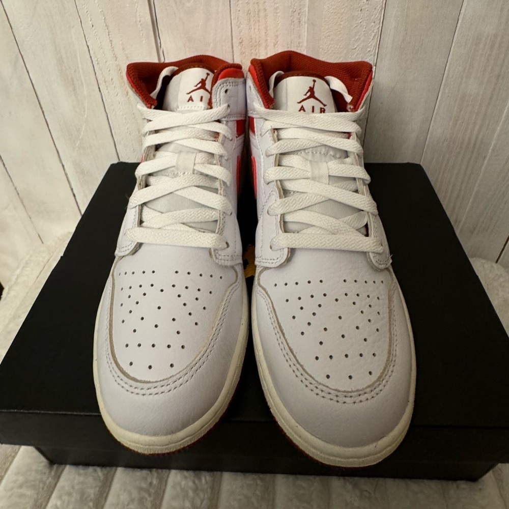 Air Jordan 1 Mid SE - Lobsters - Basketball Shoes Size - 5.5Y / 7W - Picture 2 of 11